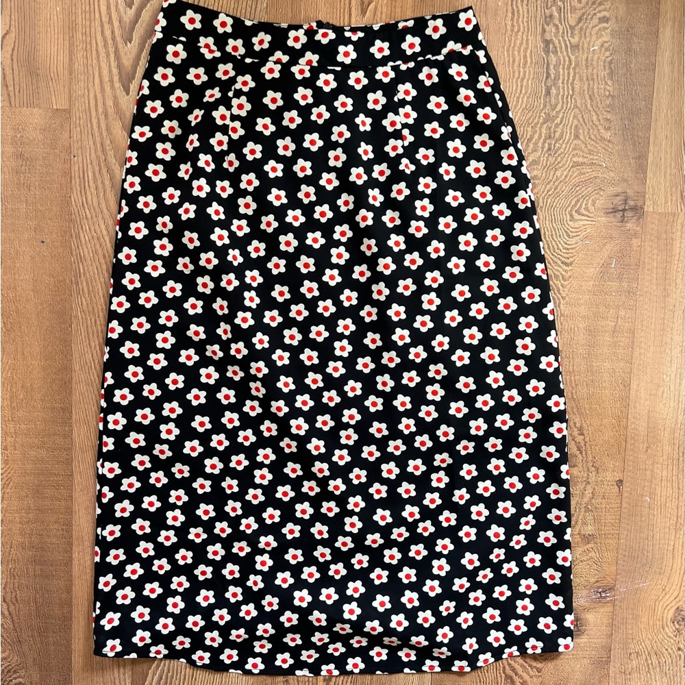 Commense Skirt! Similar to reformation!